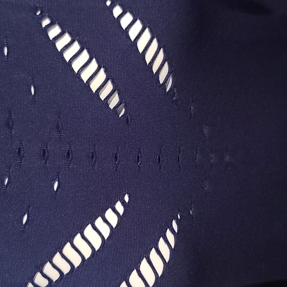 Victoria Secret Sport symmetrical cut sport tank - Picture 4 of 10